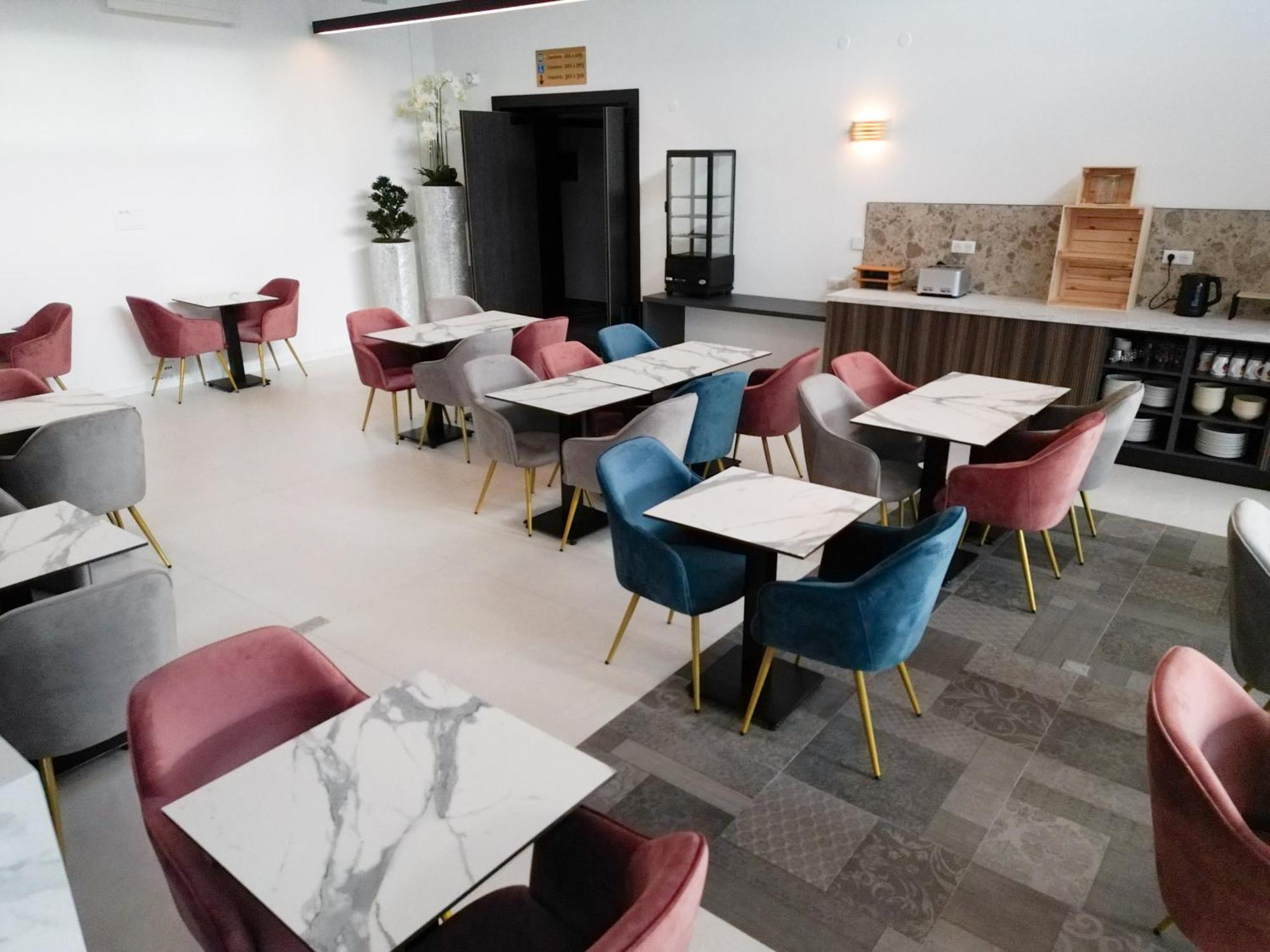 Arrow Hotel Hegenheim Екстериор снимка